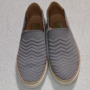 UGG Gray Loafers Slip-On Shoes with Wavy Texture Size 7.5
